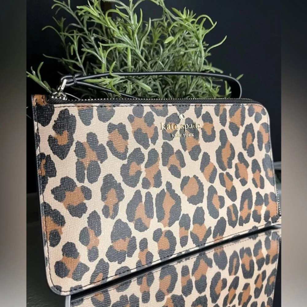 Kate Spade Lucy Medium Zip Wristlet Leopard Print Saffiano Leather NWT